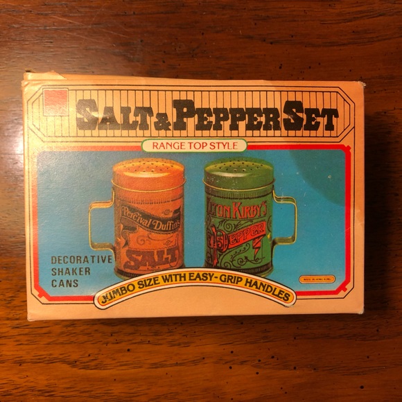 Vintage Salt & Pepper Shaker Set Range Top Style Jumbo Size W/ Easy Grip Handles - Picture 2 of 12